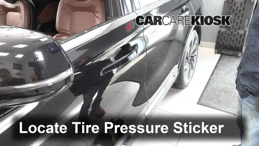 2020 Lincoln Aviator Reserve 3.0L V6 Turbo Pneus et roues Vérifier la pression des pneus